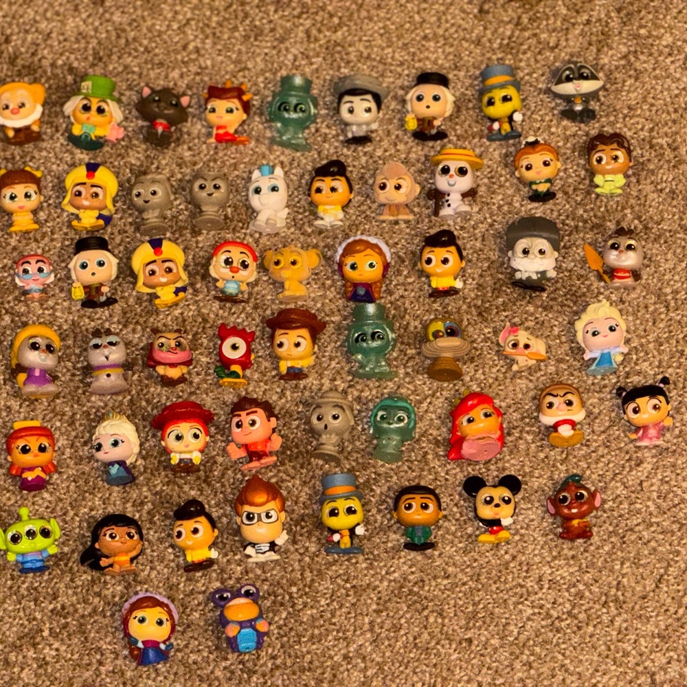 Disney Doorables Collector Lot Toy Figurine Set